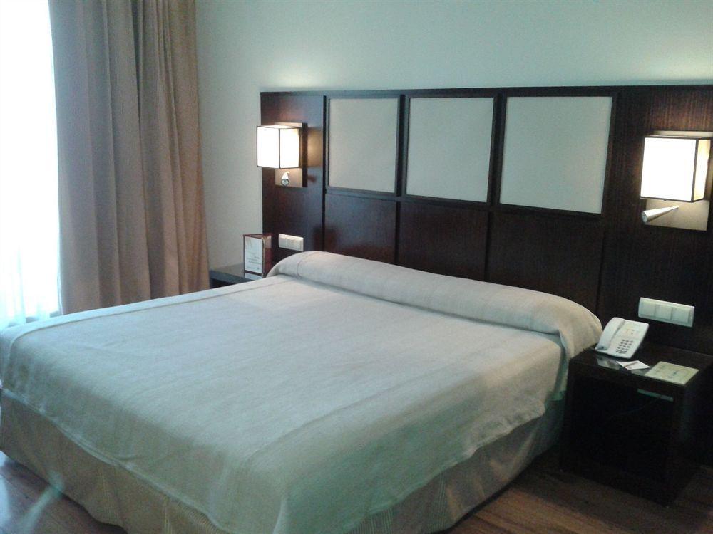 Hotel Isla de La Garena Alcala de Henares Bagian luar foto