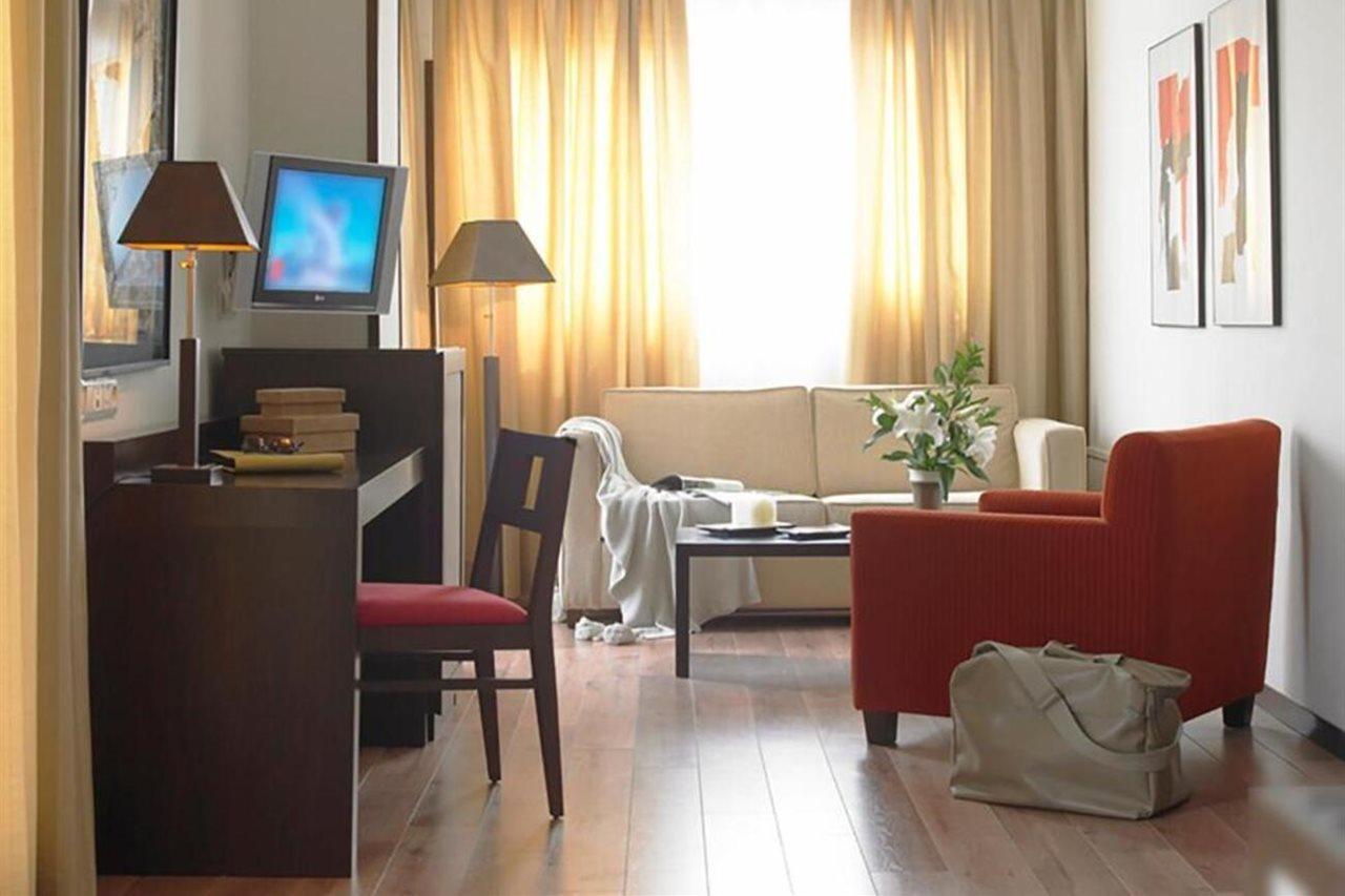 Hotel Isla de La Garena Alcala de Henares Bagian luar foto