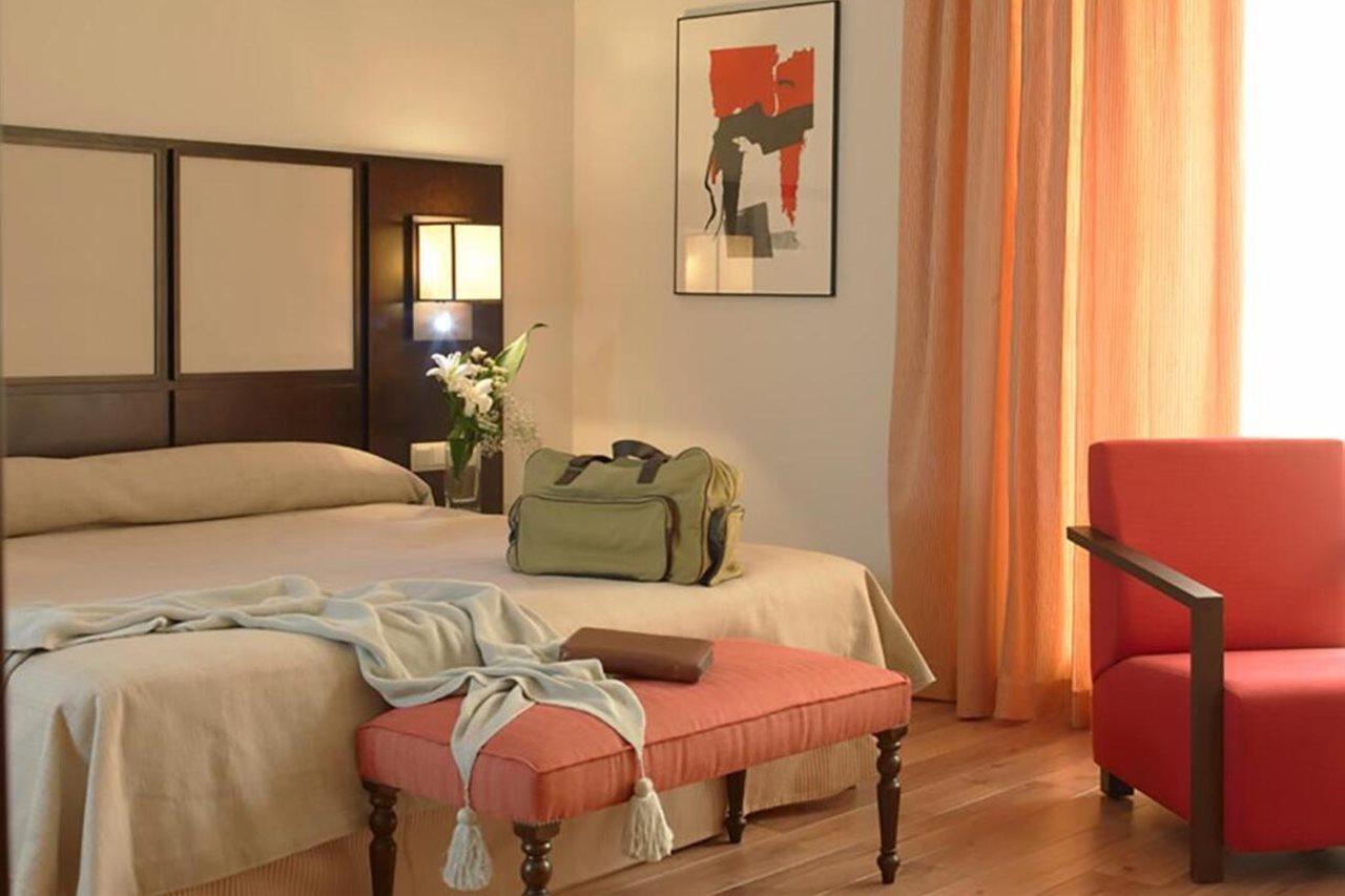 Hotel Isla de La Garena Alcala de Henares Bagian luar foto