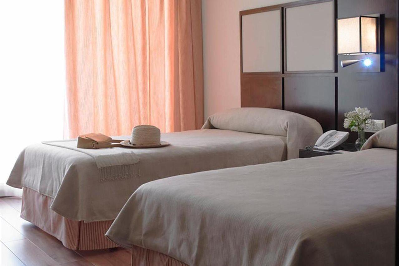 Hotel Isla de La Garena Alcala de Henares Bagian luar foto