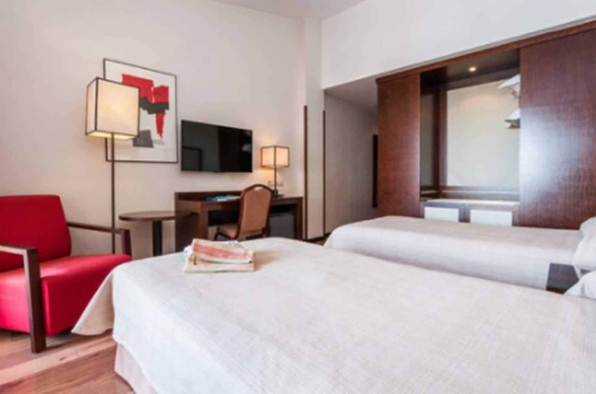 Hotel Isla de La Garena Alcala de Henares Bagian luar foto