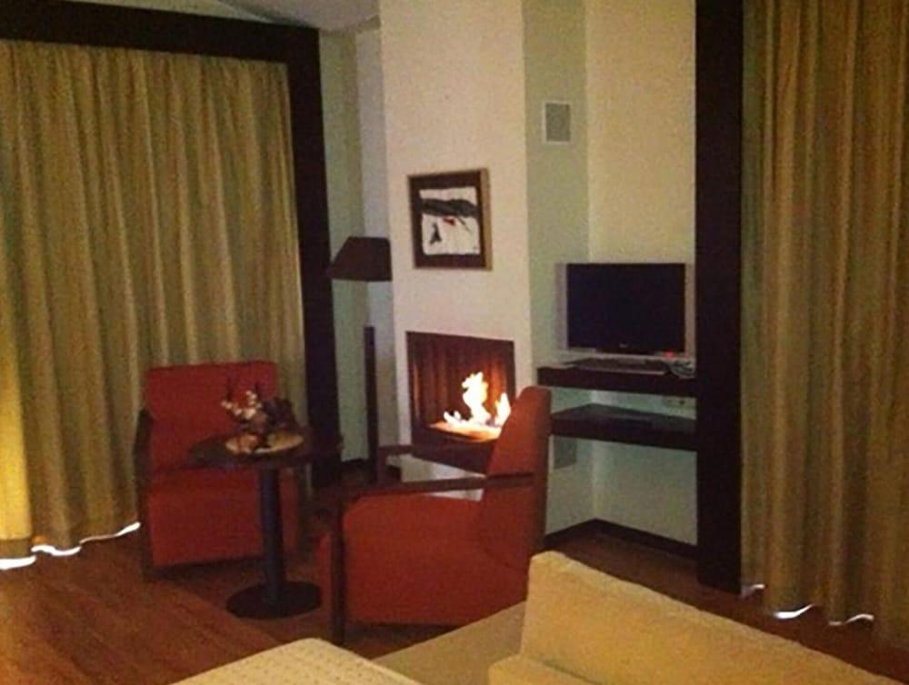 Hotel Isla de La Garena Alcala de Henares Bagian luar foto