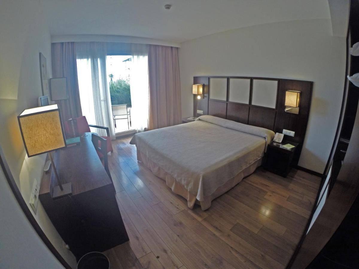 Hotel Isla de La Garena Alcala de Henares Bagian luar foto