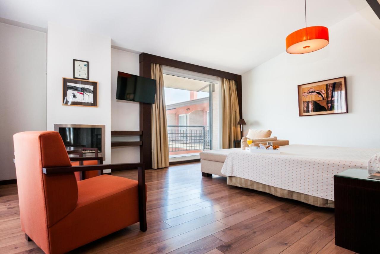Hotel Isla de La Garena Alcala de Henares Bagian luar foto