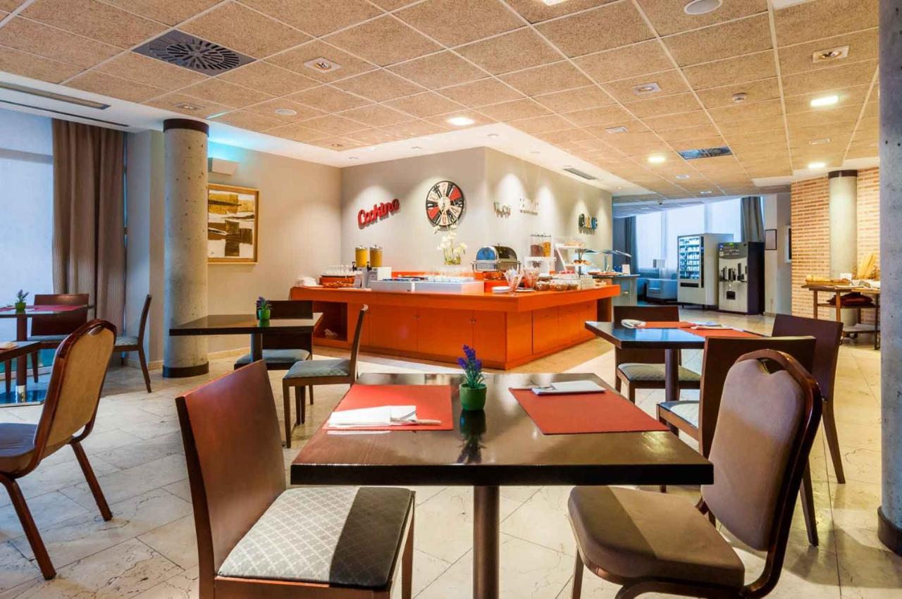 Hotel Isla de La Garena Alcala de Henares Bagian luar foto