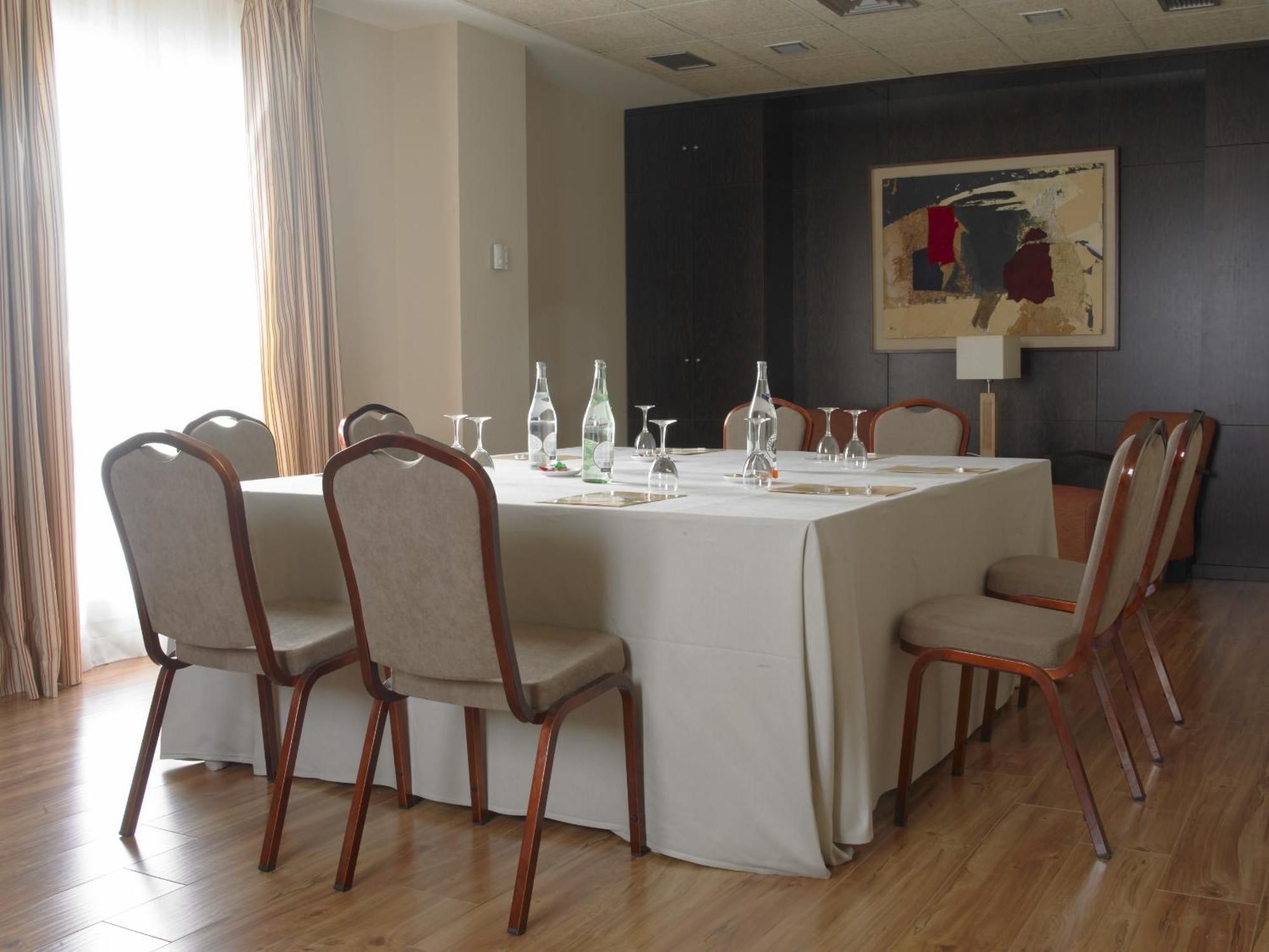 Hotel Isla de La Garena Alcala de Henares Bagian luar foto