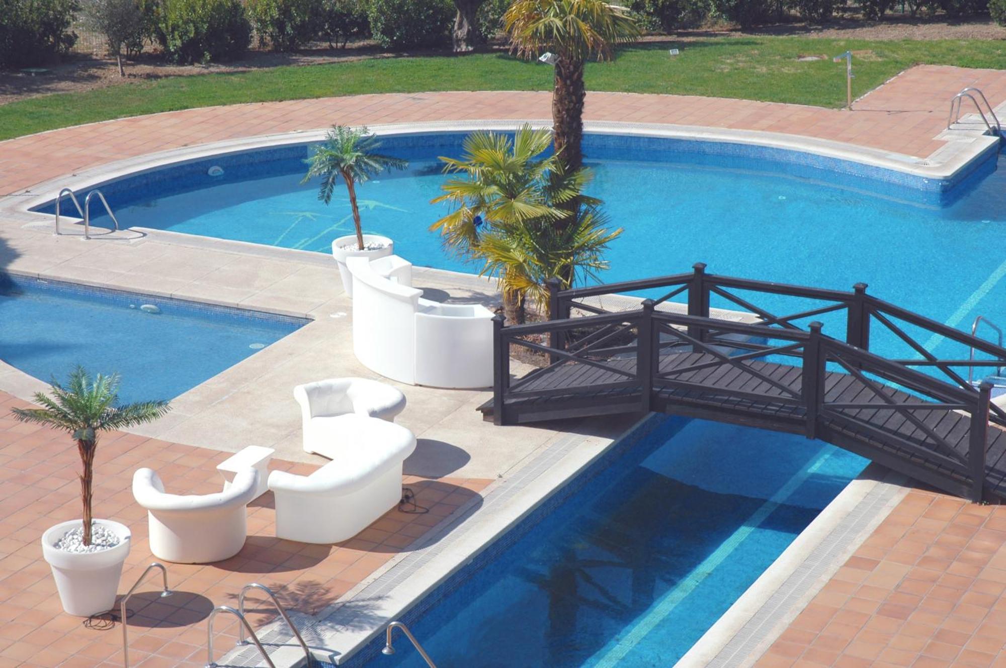 Hotel Isla de La Garena Alcala de Henares Bagian luar foto