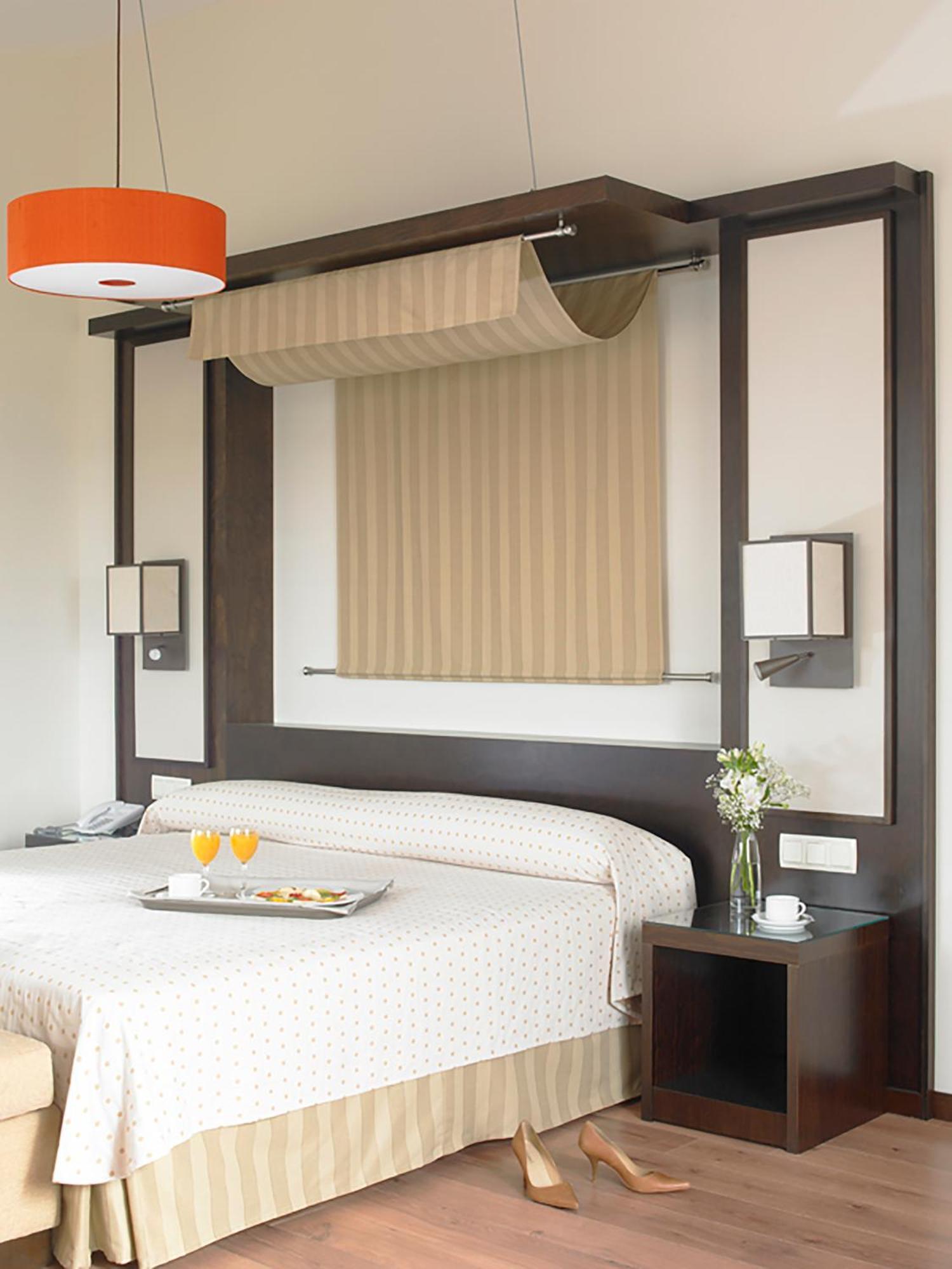 Hotel Isla de La Garena Alcala de Henares Ruang foto