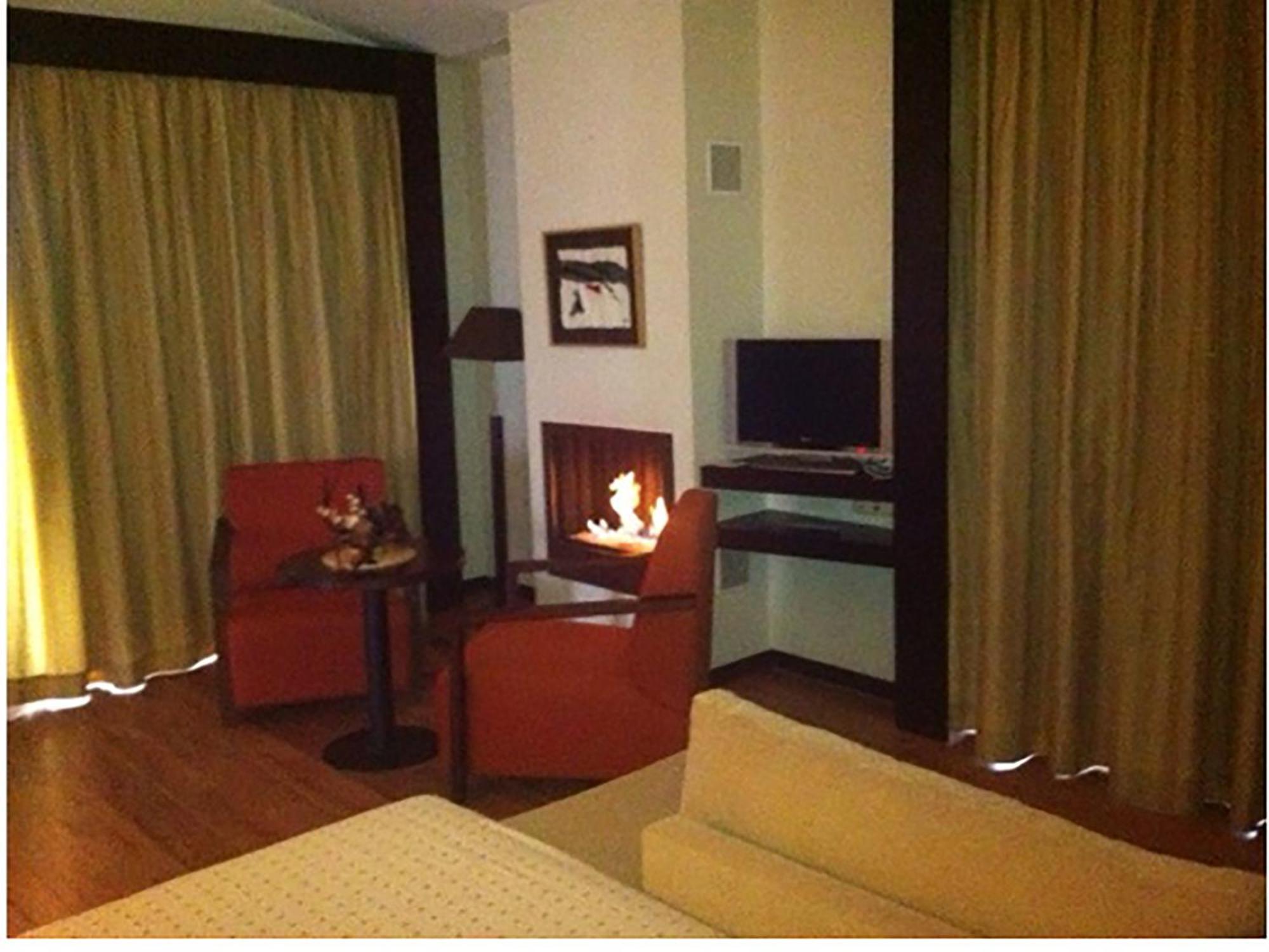Hotel Isla de La Garena Alcala de Henares Bagian luar foto