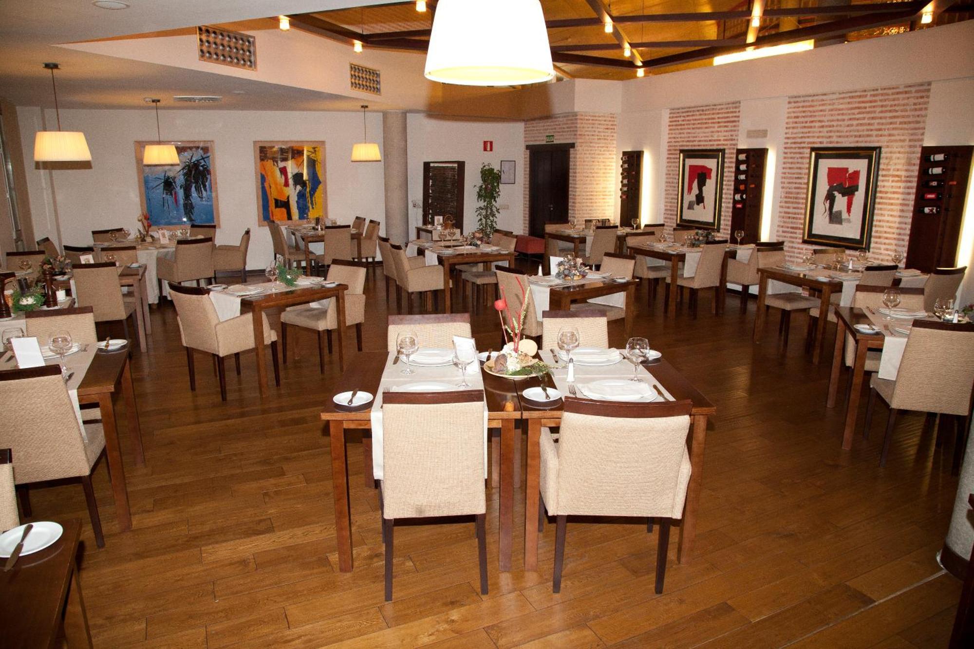 Hotel Isla de La Garena Alcala de Henares Restoran foto