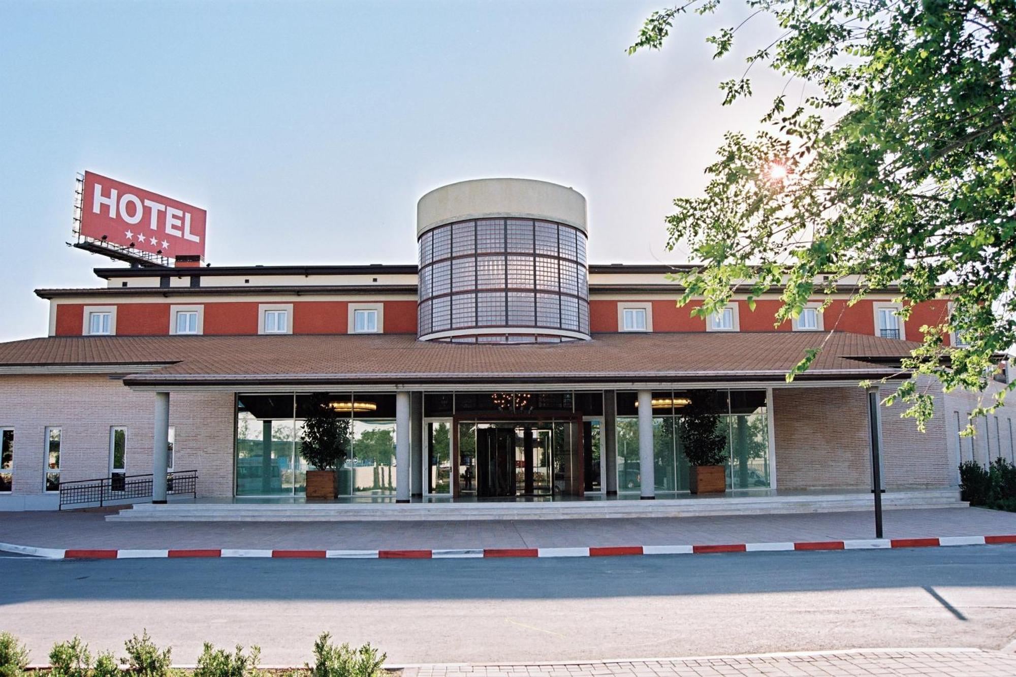 Hotel Isla de La Garena Alcala de Henares Bagian luar foto