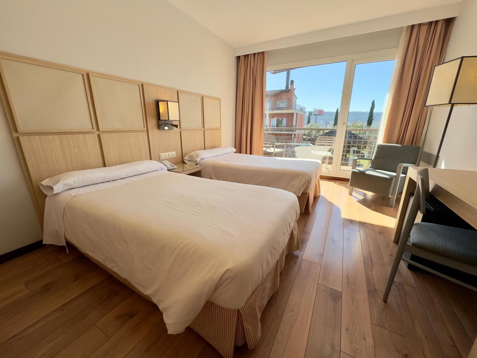 Hotel Isla de La Garena Alcala de Henares Bagian luar foto