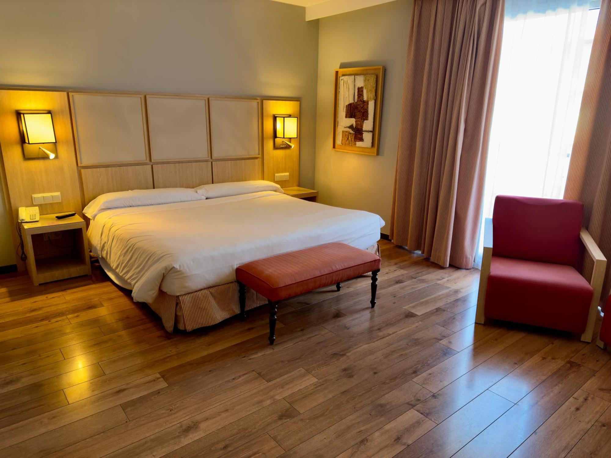 Hotel Isla de La Garena Alcala de Henares Bagian luar foto