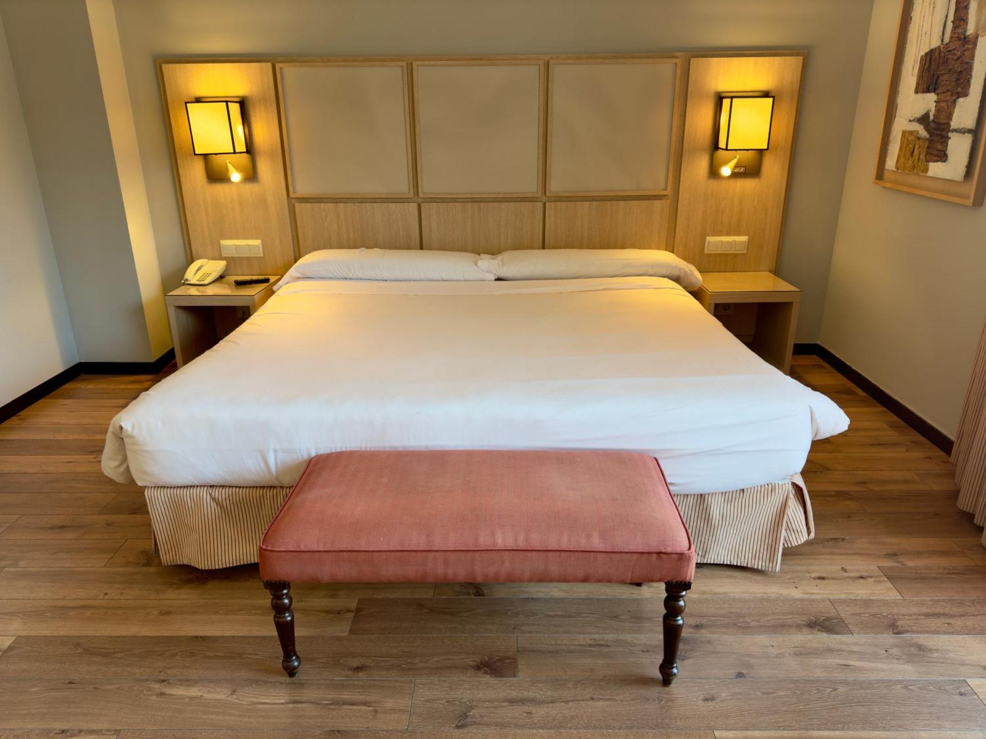 Hotel Isla de La Garena Alcala de Henares Bagian luar foto
