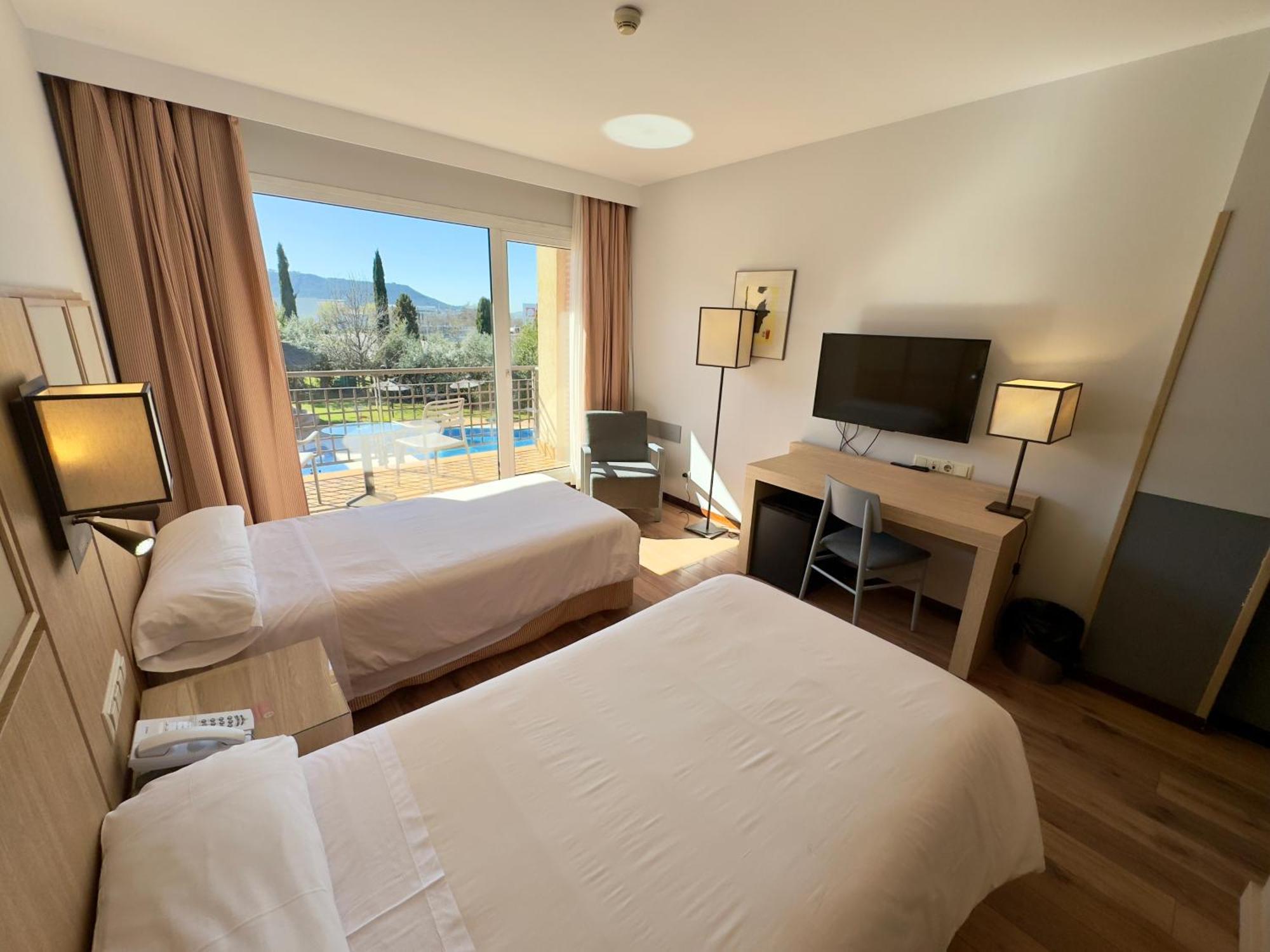Hotel Isla de La Garena Alcala de Henares Bagian luar foto