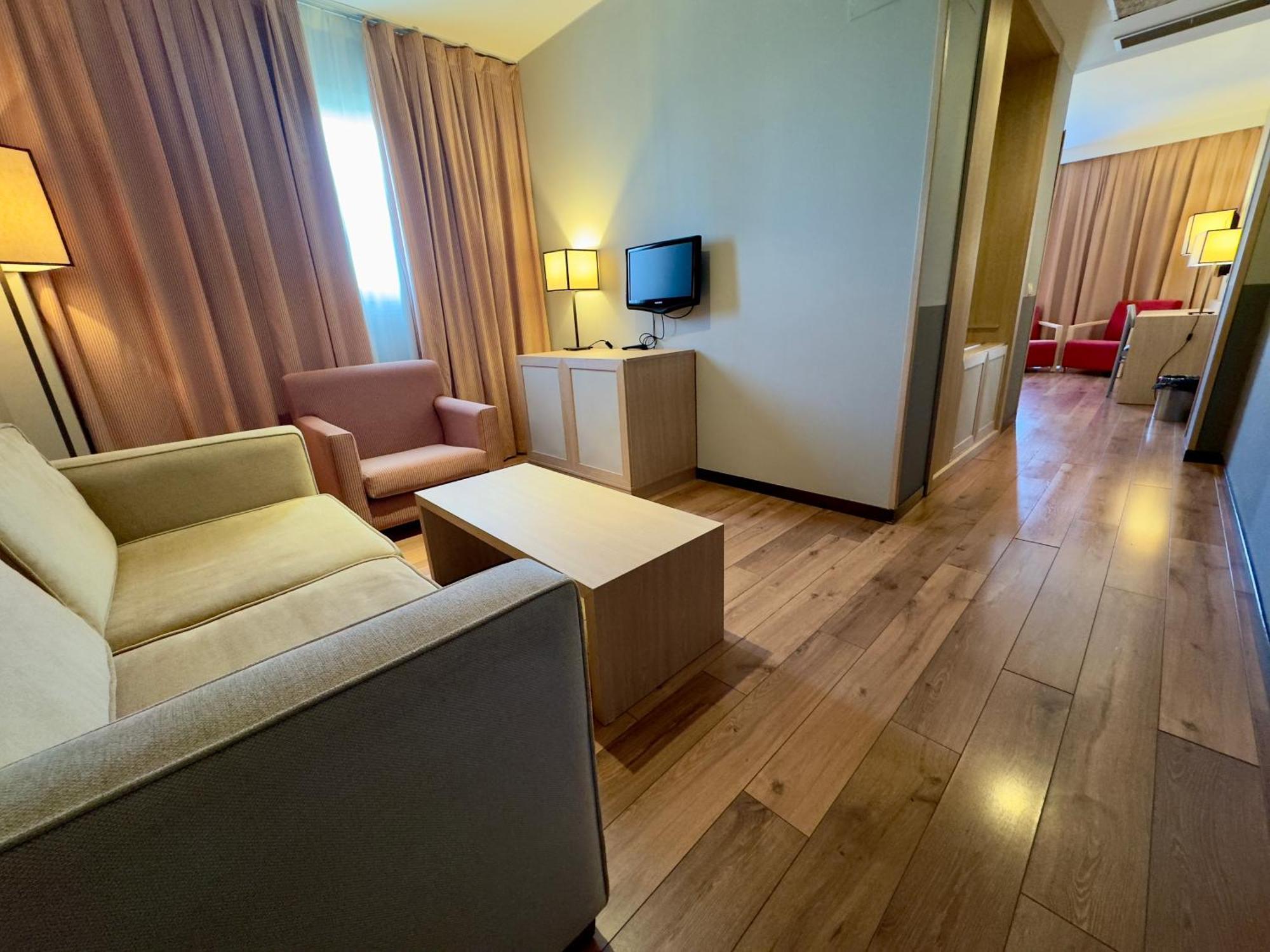 Hotel Isla de La Garena Alcala de Henares Bagian luar foto