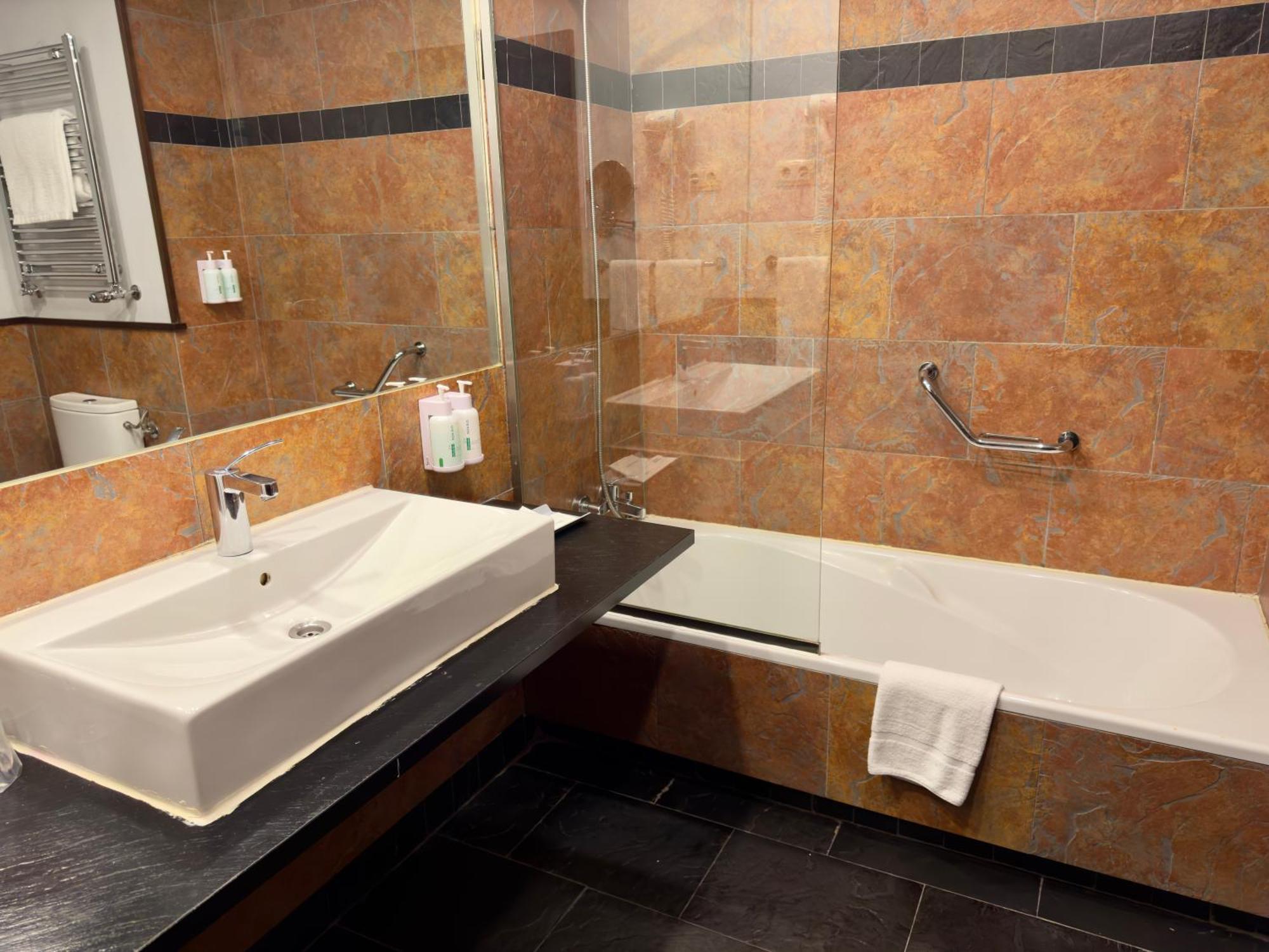 Hotel Isla de La Garena Alcala de Henares Bagian luar foto