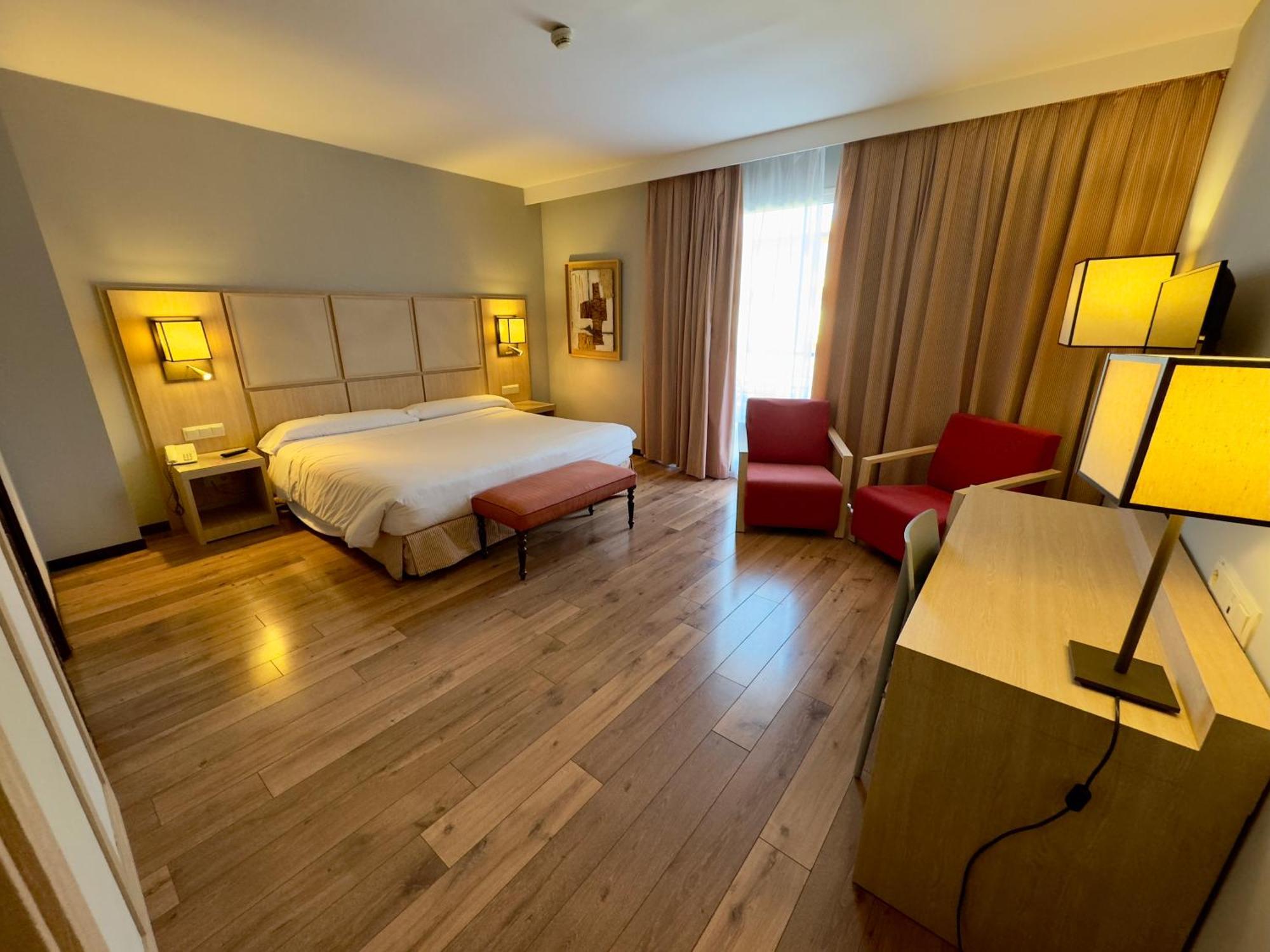 Hotel Isla de La Garena Alcala de Henares Bagian luar foto