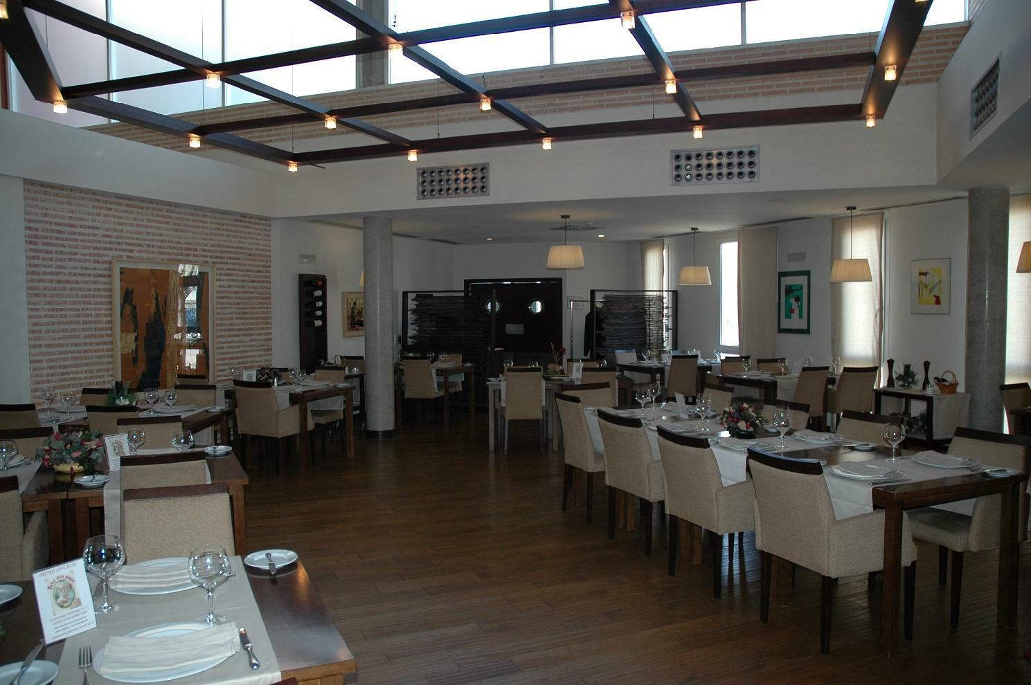 Hotel Isla de La Garena Alcala de Henares Bagian luar foto